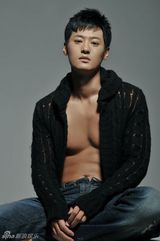 高清图：亓航(启航)秋日写真曝光 完美体形秀型男风采