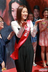 组图：钟嘉欣发生车祸 田蕊妮笑杜汶泽非巨雕