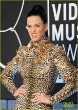 组图：MTV红毯女星水果姐秀牙套ladygaga扮人鱼