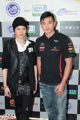 组图：邵美琪祝福郑伊健将婚 透露自己感情幸福