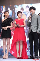 组图：林俊杰将写歌为四川灾区打气