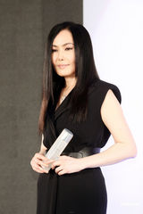 组图：江蕙预告将会退休 闻故乡支持泪眼道歉