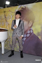 组图：林俊杰盼红馆开唱 薛凯琪撑房祖名不花心