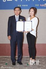 组图：韩笑星郑京美任首尔BABYFAIR宣传大使