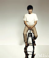 组图：秦昊忧郁气质大片 展文艺型男本色