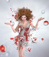 组图：生化女郎米拉-乔沃维奇拍摄限量版玄幻年历