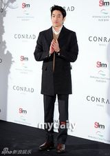 组图：严泰雄大婚众星道贺 李孝利戒指惹眼