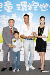 幻灯图：任达华直言香港教育缺失 让女儿北京上学 