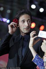 北京电影节红毯黯淡 章子怡灿笑蒋雯丽似修女