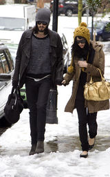 幻灯图集：卡蒂-佩里携男友伦敦街头觅食甜蜜惹眼