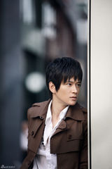 高清图：黄明凭《80后》人气急升 写真秀潇洒帅气