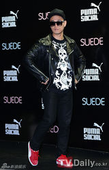 组图：Jewelry出席品牌新品发布会 热辣秀美腿