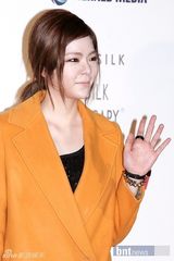 组图：韩星文彩苑性感出席活动 安贞焕夫妇等亮相