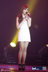 组图：韩新团B.A.P举办Showcase 前辈Secret助阵