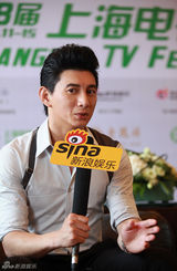 组图：吴奇隆上视节人气奖无悬念称感谢粉丝