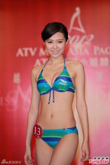 组图：候选亚姐泳装亮相 韩国选手压鼻否认整容