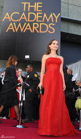 高清组图：娜塔丽-波特曼携未婚夫本杰明晒恩爱