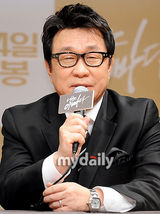 组图：韩片《我是爸爸》记者会 金承佑搭档金赛纶