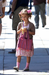 高清组图：辣妈杰西卡-阿尔芭带大女儿奥诺逛街