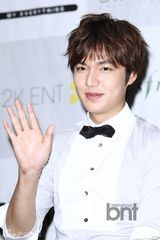 组图：李敏镐召开全球巡演首尔站记者会