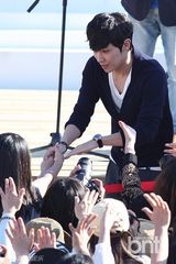 组图：李准河正宇出席釜山电影节舞台问候活动