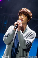 组图：SJ-M上海热力开唱 始源帅气有型赫海有爱