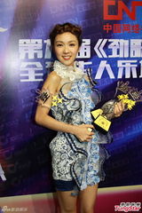 组图：古巨基容祖儿劲歌王盛典称王封后