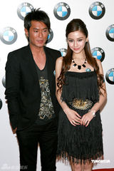 幻灯图：古天乐提环保选车 Angelababy澄清未隆胸