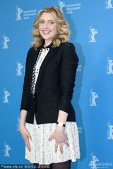 组图：《弗兰西丝夏》发布 女主角短裙俏丽亮相