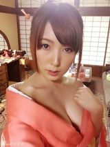 组图：波多野结衣全裸按奶球 性感美照曲线傲人