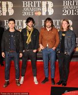 组图：2013全英音乐奖男星帅气亮相红毯