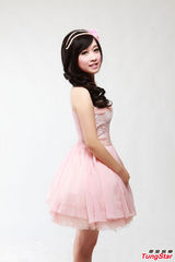 组图：吴丹妮演唱微电影《关键时客》主题曲