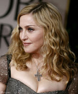 组图：第69届金球奖红毯麦当娜性感爆乳装亮相