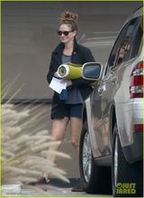 组图：46岁朱莉娅-罗伯茨素颜短裤长腿动人