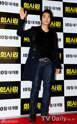 组图：宋承宪李秉宪2PM助阵苏志燮新片VIP首映