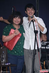 组图：刘子千庆功演唱会 小小彬抱病力挺