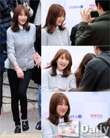 组图：Kara姜智英f(x)Krystal便装突袭校园