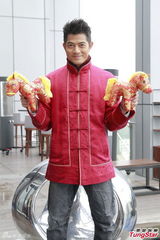 组图：郭富城受伤不再凌空跳舞 母亲放弃催婚