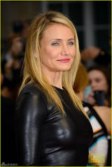 组图：卡梅隆与莱斯利斗艳 乳神阿普顿小露双峰