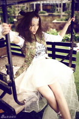 组图：张嘉倪清新写真 犹如游走于人间的精灵