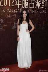 组图：万圣节关心妍扮菠萝头王菲钱国伟扮鸟叔