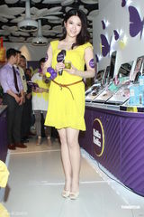 组图：茍芸慧闪亮黄裙出席活动 被批粤语仍不济