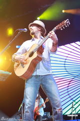 组图：杰森玛耶兹香港开唱 演唱会座无虚席