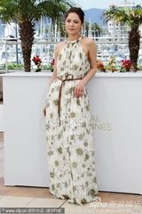 高清图：《伊莲娜》发布会 Yelena花裙清丽