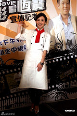 组图：曾宝仪接新节目主持棒 称早已和小S约吃饭