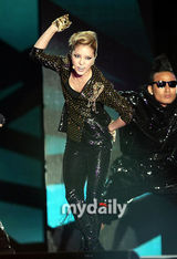 组图：SJ少女时代等仁川热唱 BoA热辣表演引尖叫