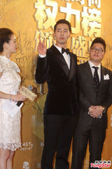 组图：Angelababy美艳秀香肩 张亮吴奇隆拼人气