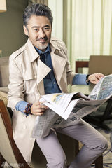 组图：吴秀波封面大片 潮叔卖萌严肃双面