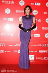 幻灯集：时尚盛典颁奖众星云集 不惧严寒斗礼服