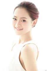 组图：何琢言夏日清灵写真干净清澈